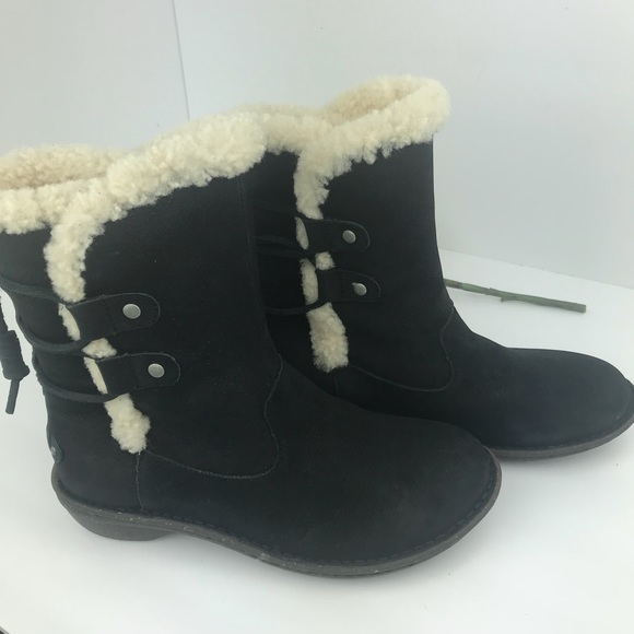 UGG Akadia Boots - Picture 9 of 11
